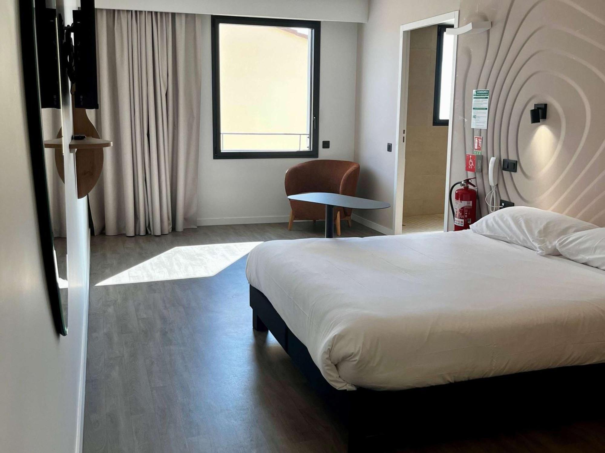 Ibis Styles Cabries Aix-En-Provence Tgv Hotel Exterior photo