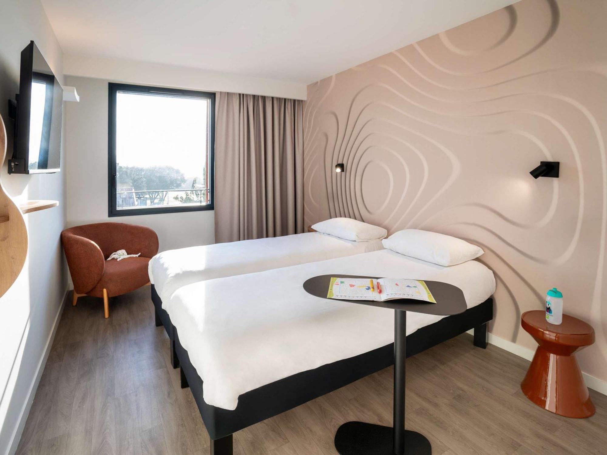 Ibis Styles Cabries Aix-En-Provence Tgv Hotel Exterior photo